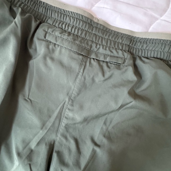 Nike dri-fit Women's olive Green gym Running lined Shorts Sz M multi pockets - Picture 4 of 11